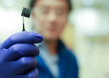 Dual-layer solar cell sets record for efficiently generating power
